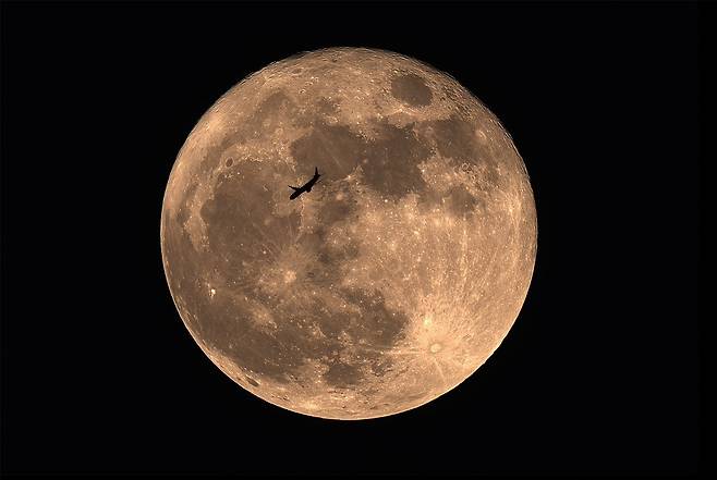 한가위 보름달 [제32회 한국천문연구원 천체사진공모전 수상작 ©이장근]
