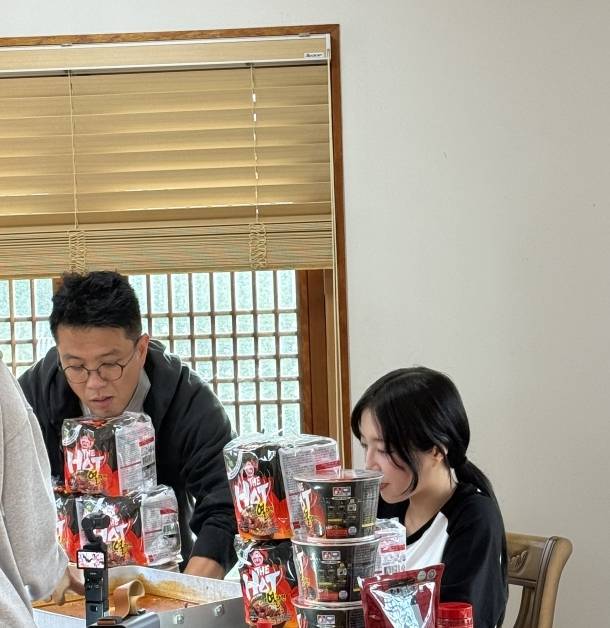 인플루언서 쯔양이 영양군 특산물 홍보를 위해 'THE HOT 열라면' 콘텐츠 촬영에 참여했다. ⓒ영양군