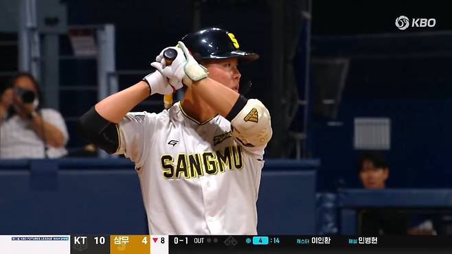 상무 전미르가 1일 고척스카이돔에서 열린 KT와 ‘2025 KBO 퓨처스리그 챔피언 결정전’ 결승전 8회말 대타로 교체출전해 타격 자세를 취하고 있다. 사진출처｜KBO·티빙 중계화면 캡처