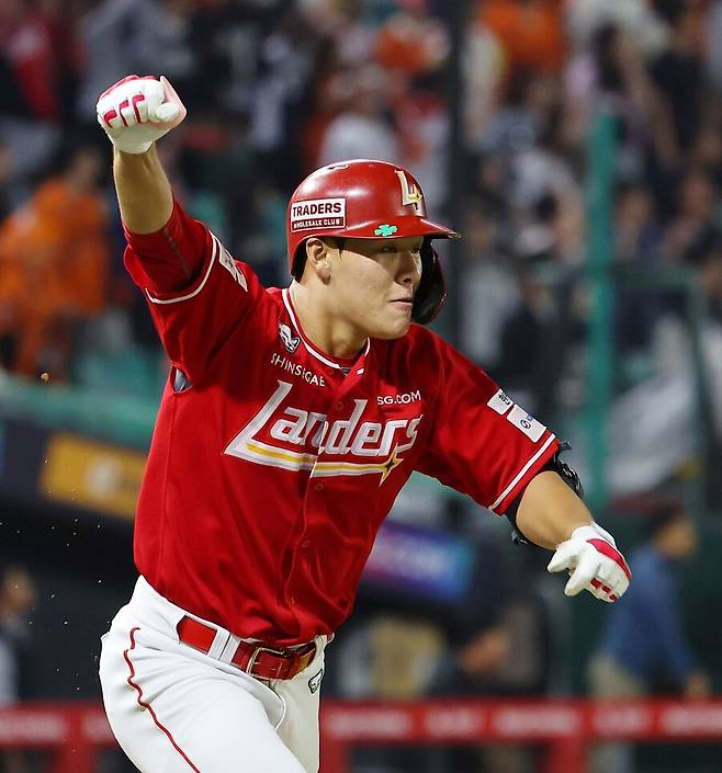 ▲ 1일 인천 한화전에서 극적인 끝내기 홈런을 치며 강렬한 인상을 남긴 이율예 ⓒ연합뉴스