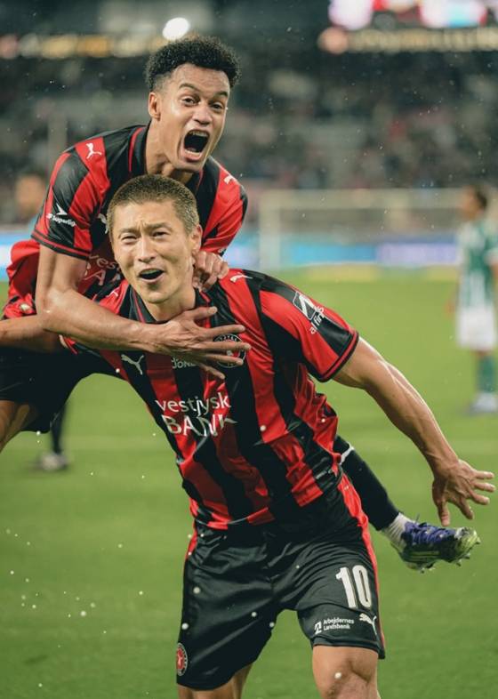 득점 후 기뻐하는 조규성(가운데). /사진=미트윌란 공식 SNS 갈무리