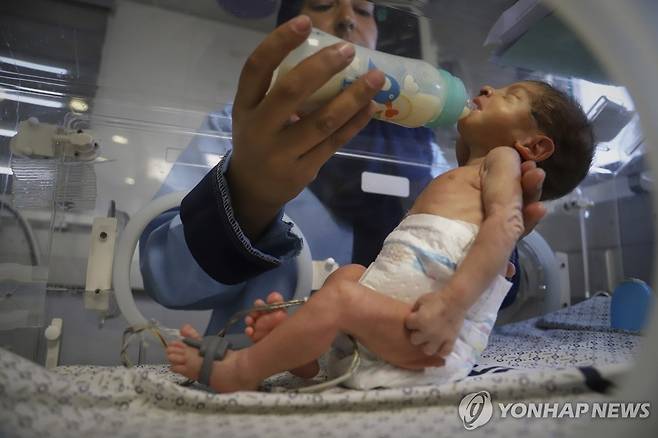 6월 19일 가자지구 남부 나세르병원 인큐베이터의 신생아 [AP 연합뉴스. 재판매 및 DB 금지]