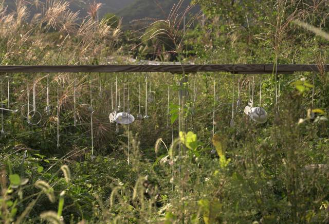 송성진, 범벨(Bomb bell) 가변설치 알루미늄 2025. 밖_앝 제공