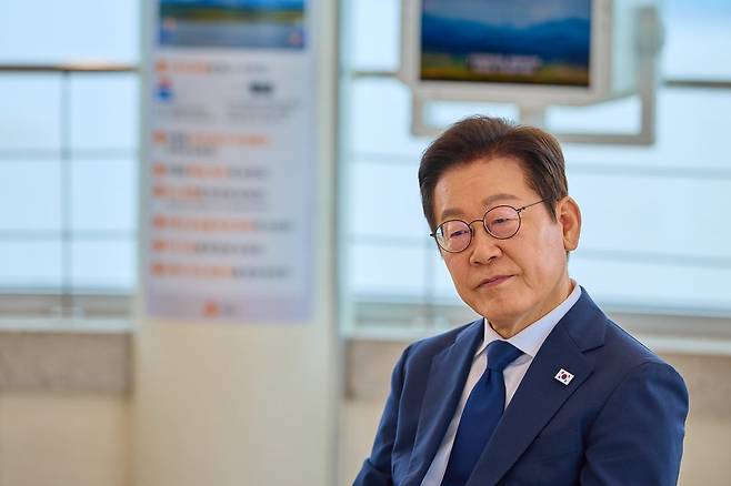 이재명 대통령이 오늘(3일) 인천 강화군 강화평화전망대에서 실향민 및 가족과 간담회를 하고 있는 모습 [사진=뉴스1]