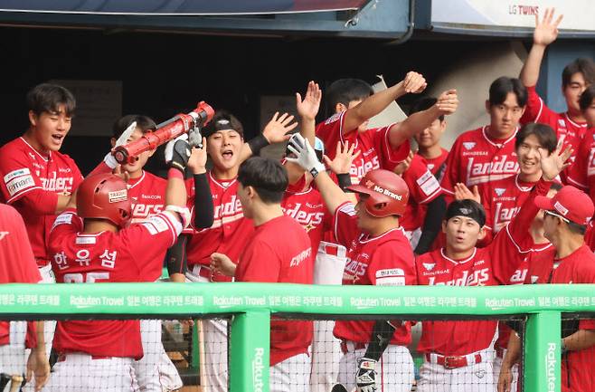 추석 연휴 기간 동안 준플레이오프를 치르는 정규시즌 3위팀 SSG랜더스. 사진=연합뉴스