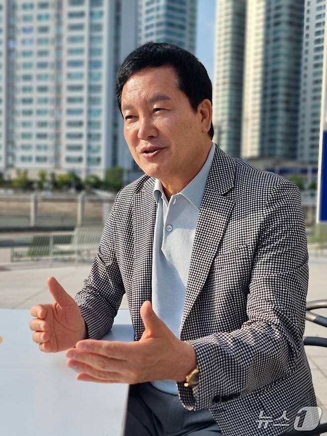 홍순헌 전 해운대구청장이 뉴스1과 인터뷰를 하고 있다.(2025.10.1/뉴스1 ⓒ News1 임순택 기자)