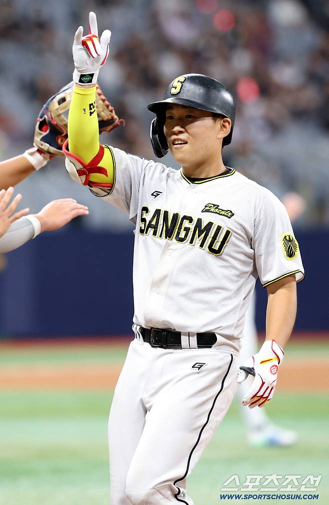 1일 고척스카이돔에서 열린 2025 KBO 퓨처스리그 챔피언결정전 상무와 KT의 경기, 3회말 상무 류현인이 안타를 치고 있다. 고척=허상욱 기자wook@sportschosun.com/2025.10.01/