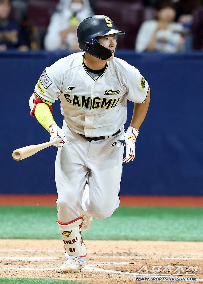 1일 고척스카이돔에서 열린 2025 KBO 퓨처스리그 챔피언결정전 상무와 KT의 경기, 3회말 상무 류현인이 안타를 치고 있다. 고척=허상욱 기자wook@sportschosun.com/2025.10.01/