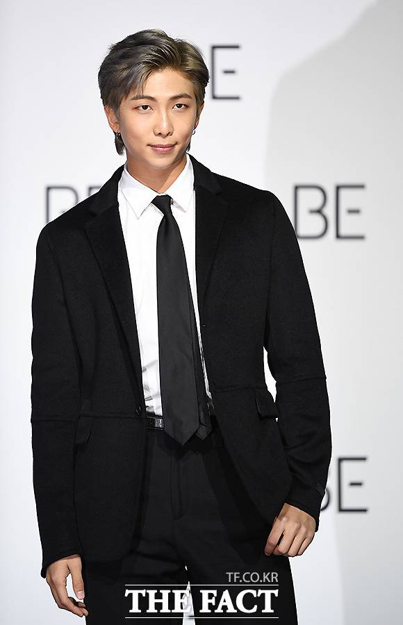 그룹 방탄소년단의 RM이 샌프란시스코 현대미술관과 함께 특별 전시 'RM x SFMOMA'를 개최한다. 샌프란시스코 현대미술관이 K팝 아티스트와 협업하는 것은 이번이 처음이다./더팩트 DB