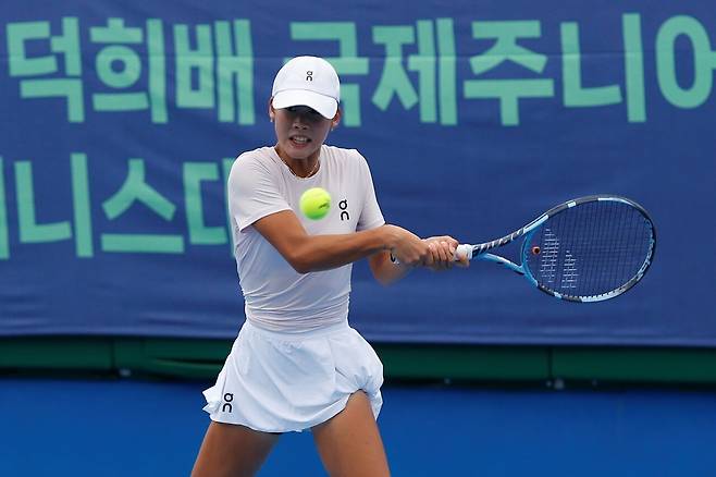 작년 1회전에서 탈락했던 홍예리가 올해 ITF 이덕희배에서 준결승에 올랐다.