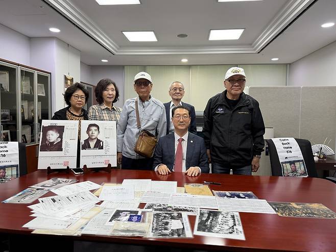 최성용 납북자가족모임 대표(오른쪽에서 첫 번째)는 지난달 30일 국민의힘 김건 의원(오른쪽에서 두 번째)을 만나 납북자 문제에 대한 인터뷰를 진행했다.