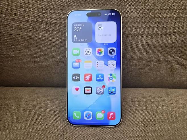아이폰 17 프로 맥스 앞면. 사진=구자윤 기자
