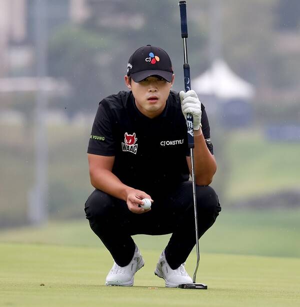 2025년 한국프로골프(KPGA) 투어 신설 대회인 KPGA 경북오픈 우승 경쟁에 뛰어든 배용준 프로가 3라운드에서 경기하는 모습이다. 사진제공=KPGA (사진을 무단으로 사용하지 마십시오.)