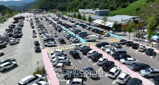 ▲ 붐비는 휴게소. 강원도민일보 자료사진