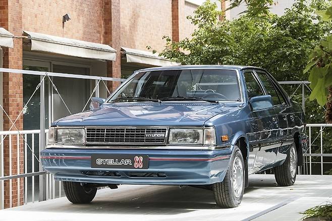 쏘나타의 전신인 스텔라. 사진은 1988년 서울 올림픽을 기념해 출시됐던 스페셜 에디션 ‘스텔라 88’ 복원 차량 [사진출처=현대차]