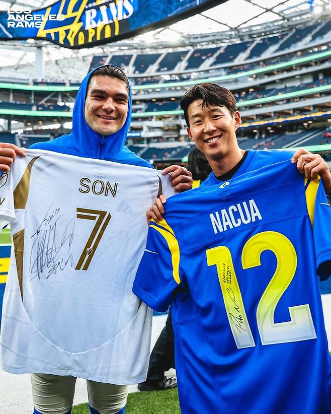 [서울=뉴시스]손흥민, 미국프로풋볼 NFL 램스 구장 방문. (사진=램스 구단 소셜미디어 캡처) 2025.10.03. photo@newsis.com *재판매 및 DB 금지