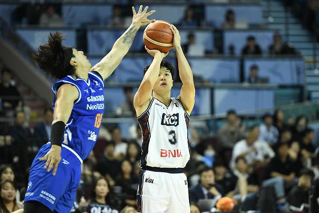 [서울=뉴시스] 프로농구 부산 KCC의 허웅. (사진=KBL 제공) *재판매 및 DB 금지