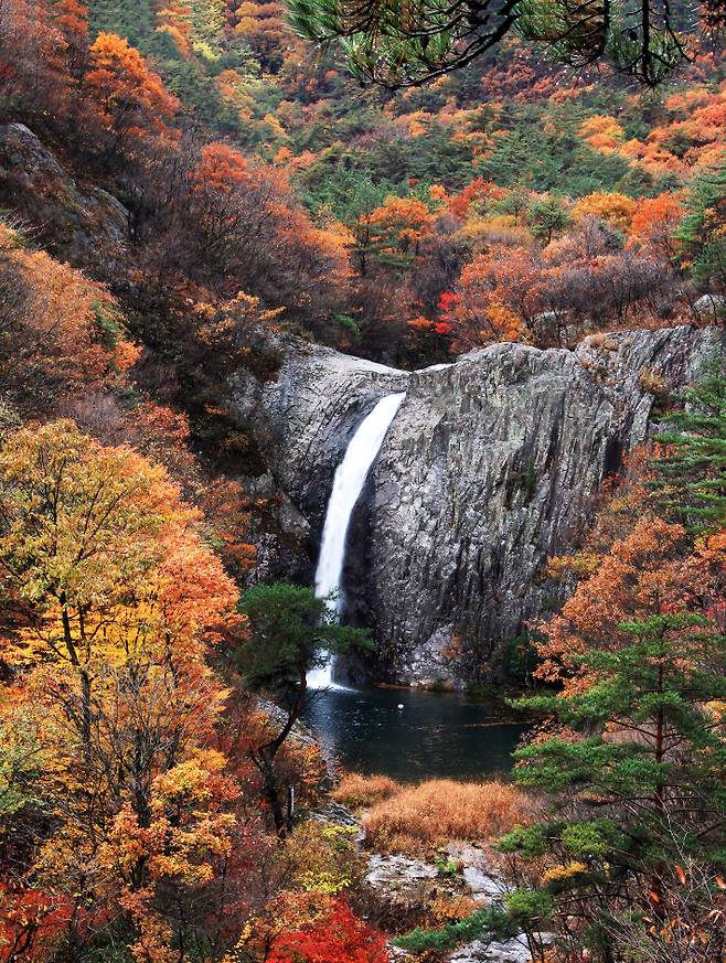 부안 직소폭포의 가을. 부안군 제공
