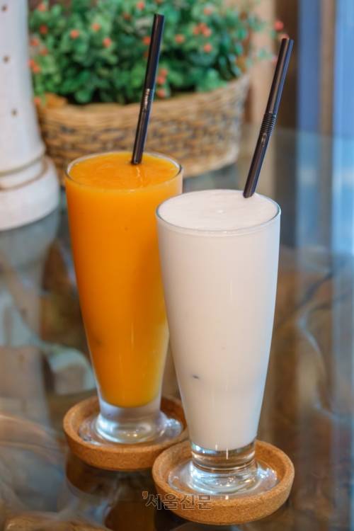 카페 다원애의 홍시·참마 주스.