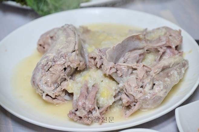 제천 새터오리촌의 백숙.