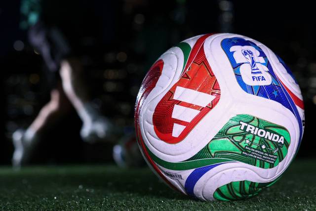 3일 뉴욕에서 공개된 2026 북중미 월드컵 매치볼 ‘트리온다’. AFP연합뉴스