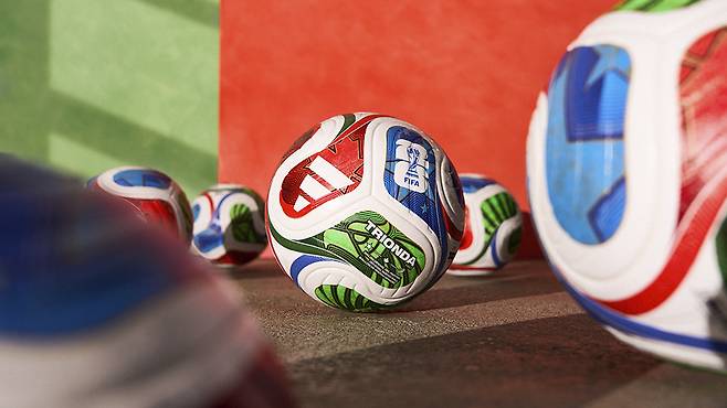 2026 국제축구연맹(FIFA) 북중미 월드컵 공인구 트리온다. /사진=FIFA