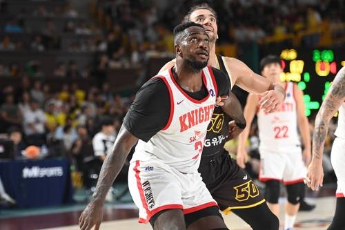 SK의 자밀 워니와 LG의 아셈 마레이 [KBL 제공. 재판매 및 DB 금지]