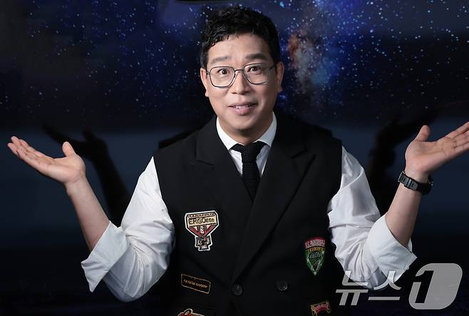 방송인 강병규가 3일 서울 강남구 아이스크림스튜디오에서 인터넷 플랫폼 팬더TV의 엑셀방송 프로그램 ‘더 크루(The Crew)’ 녹화에 앞서 포즈를 취하고 있다. 2025.10.3/뉴스1 ⓒ News1 권현진 기자