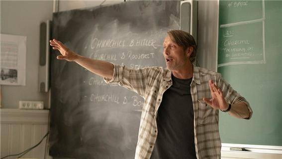 0.05%! 마르틴의 역사 수업엔 잠시나마 활기가 돌지.