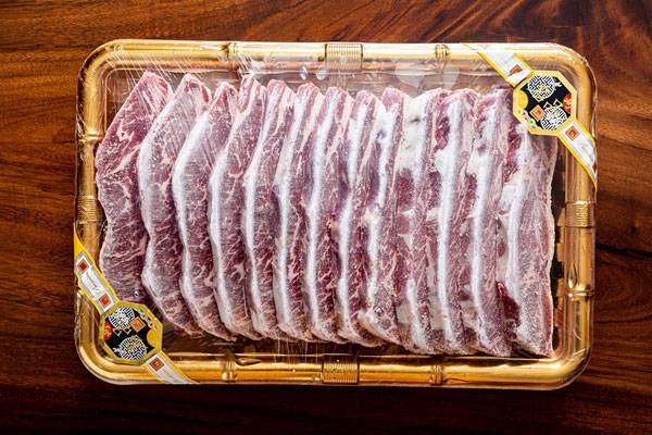 냉동 고기의 가장 안전하고 위생적인 방법은 냉장 해동이다.​ 동시에 육즙도 보존할 수 있다./사진=클립아트코리아