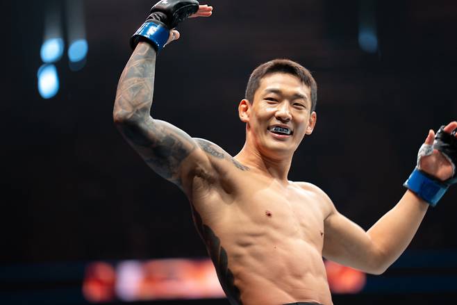 UFC 데뷔전에서 승리한 유주상. 사진=UFC