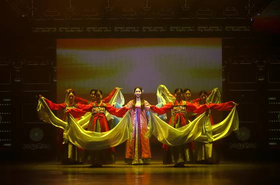 9월 26일부터 10월 12일까지 경주 엑스포대공원 문무홀에서 펼쳐지는 뮤지컬 '더 쇼! 신라'의 드레스리허설 모습. 사진 나인스토리