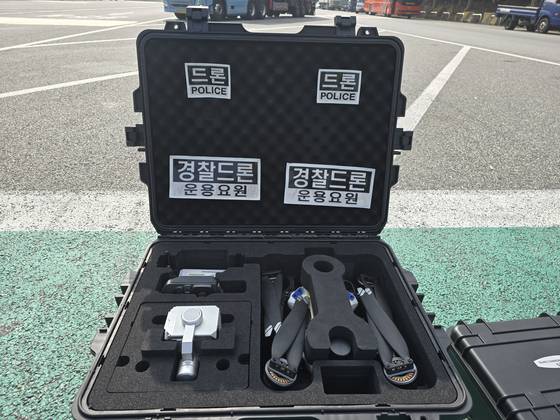 2일 오전 경부고속도로 서울방향 안성휴게소 헬기장에 놓인 경기남부경찰청 고속도로순찰대 단속 드론. 손성배 기자