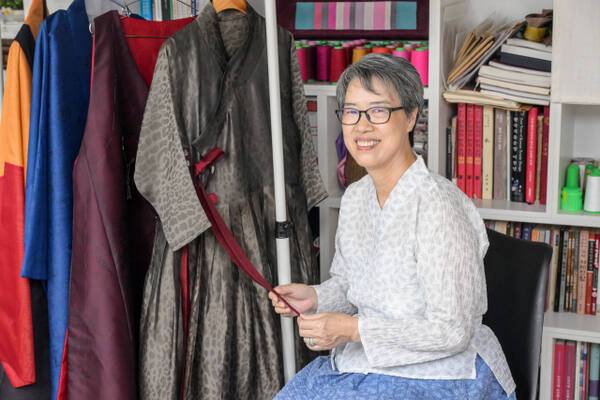 한복 명장 이윤숙씨. 윤원규기자