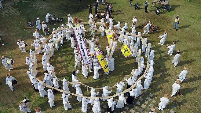 저산팔읍 길쌈놀이. 서천군 제공