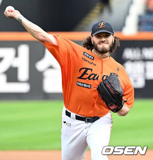 [OSEN=대전, 이대선 기자] 1회초 무사에서 한화 선발투수 폰세가 역투하고 있다. 2025.09.13 /sunday@osen.co.kr