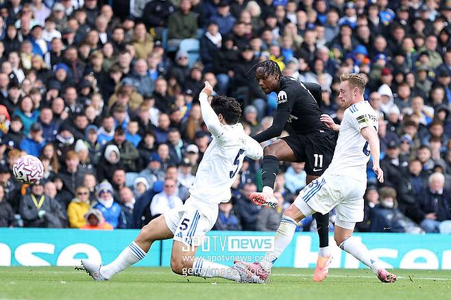 ▲ 토트넘이 기대를 품고 영입한 자원들이 승리를 합작했다. 전반 23분 하프라인에서 상대 볼을 가로챈 토트넘은 쿠두스의 침투패스 한번으로 역습을 진행했다. 이를 이어받은 텔이 페널티박스 오른쪽 모서리에서 오른발 슈팅으로 마무리해 첫 골을 뽑아냈다. 첫 득점을 어시스트한 쿠두스는 후반에 결승골을 뽑아내 토트넘 데뷔골을 터뜨렸다.&nbsp;