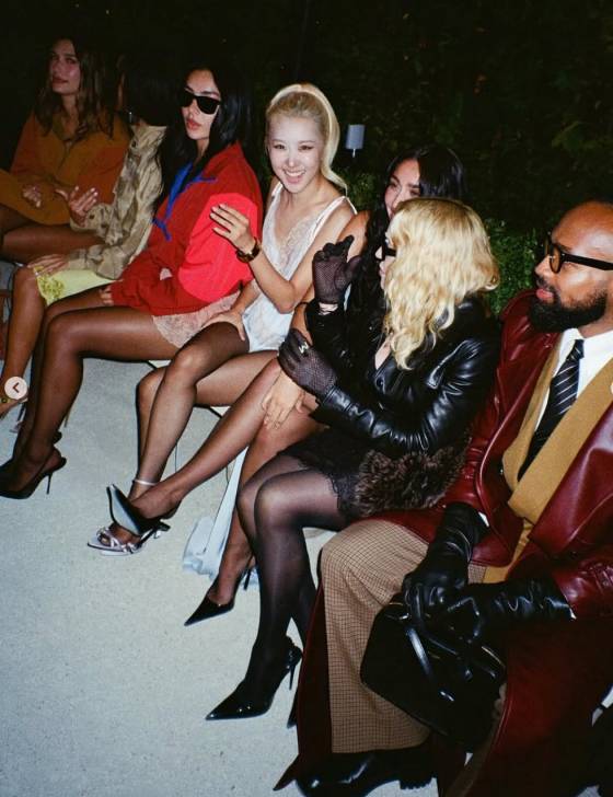 (왼쪽부터)가수 찰리 XCX, 모델 헤일리 비버, 배우 조 크라비츠, 블랙핑크 로제 /사진=마돈나 SNS