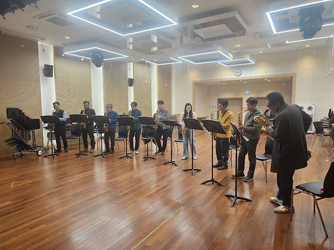 ▲ 청송 라온색소폰앙상블 연습 장면.
