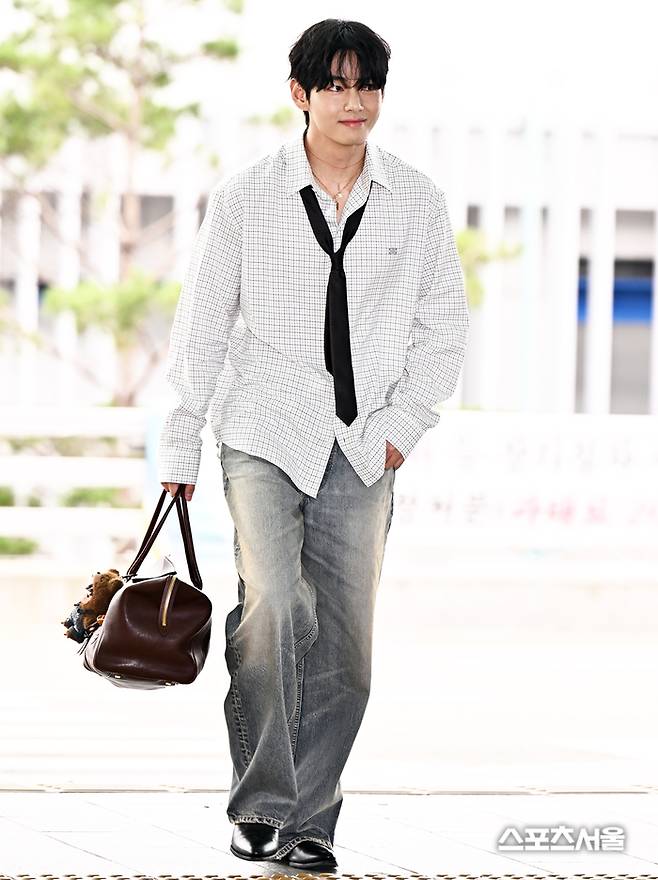 뷔가 출국하고 있다. 이주상기자 rainbow@sportsseoul.com