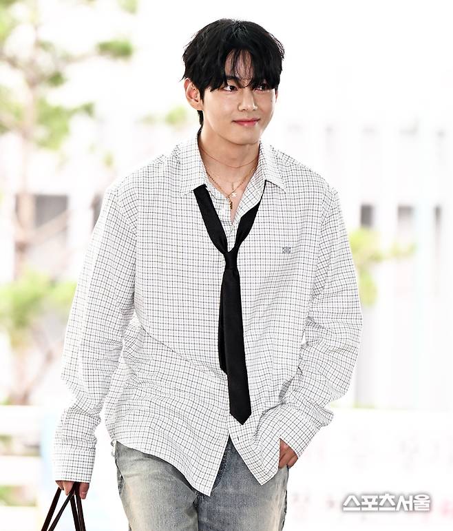 뷔가 출국하고 있다. 이주상기자 rainbow@sportsseoul.com