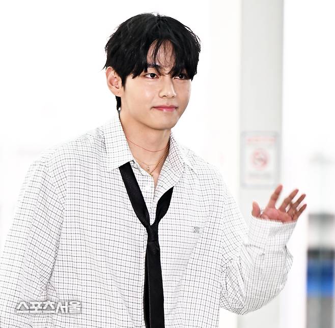 뷔가 출국하고 있다. 이주상기자 rainbow@sportsseoul.com