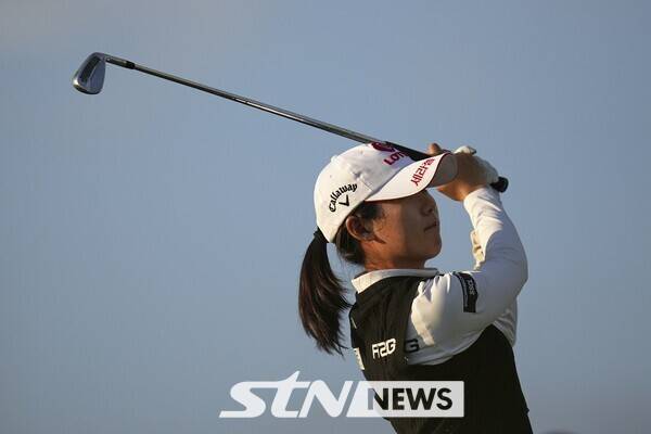 지난 5월 미국 위스콘신주 에린의 에린힐스에서 열린 미국여자프로골프(LPGA) 투어 제80회 US여자오픈에 출전한 황유민이 첫날 9번 홀에서 샷하고 있다.&nbsp;/사진=뉴시스(AP)