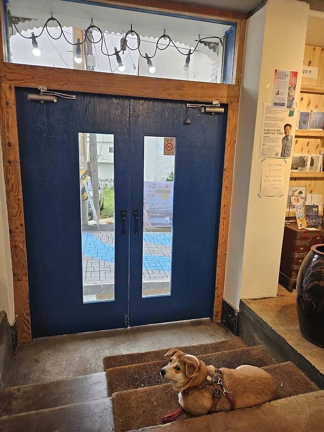 책방을 떠나는 몽덕 상무.