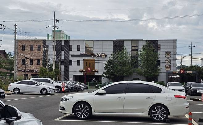 하씨가 매입한 전북 군산의 한 무인모텔 전경.