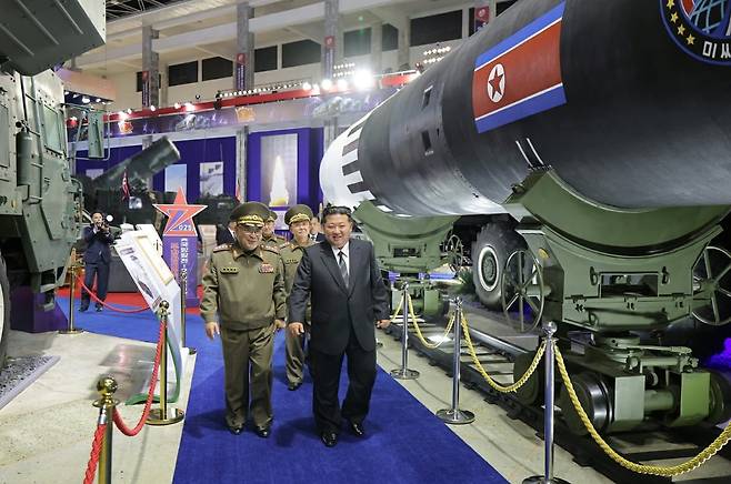 북한 노동당 기관지 노동신문은 5일 "무장장비전시회 '국방발전-2025'가 지난 4일 수도 평양에서 성황리에 개막했다"라고 보도했다. 사진=뉴스1