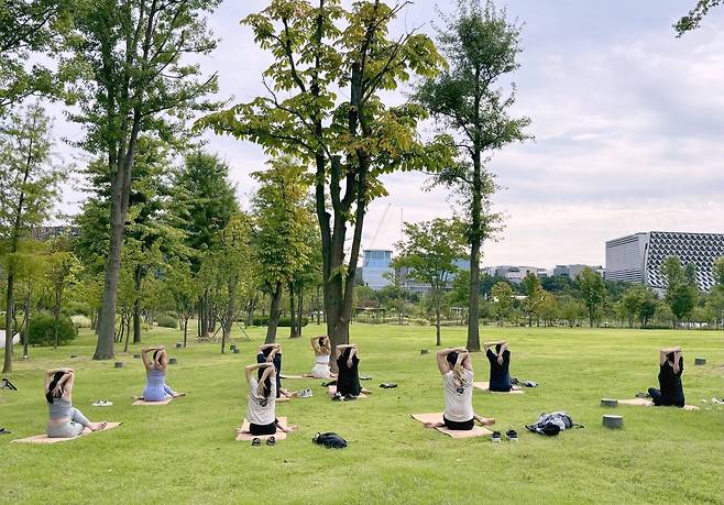 코트야드 메리어트 바이 서울 보타닉파크의 보타닉 요가 클래스