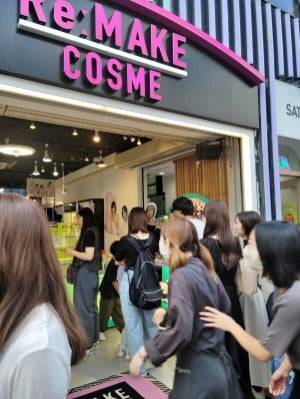 지난달 27일 현지 ‘리메이크’ 본점에서 열린 그래비티 프리론칭 행사는 오픈런이 발생할 만큼 관심 받았다. [폴리페놀 팩토리 제공]