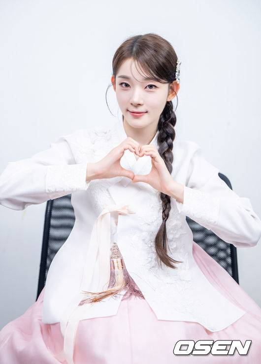 [OSEN=최규한 기자] 그룹 이프아이 카시아 한복 인터뷰. 2025.10.04 / dreamer@osen.co.kr