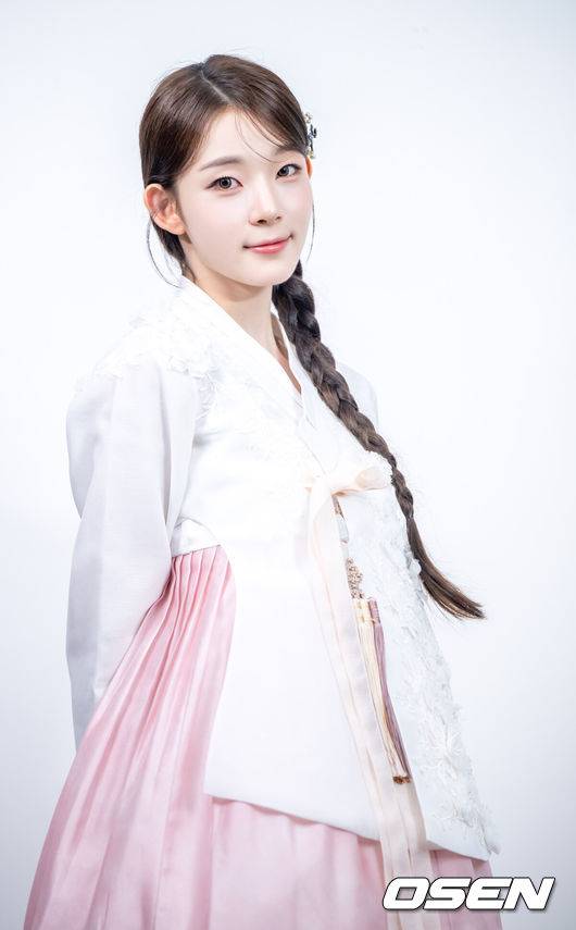 [OSEN=최규한 기자] 그룹 이프아이 카시아 한복 인터뷰. 2025.10.04 / dreamer@osen.co.kr